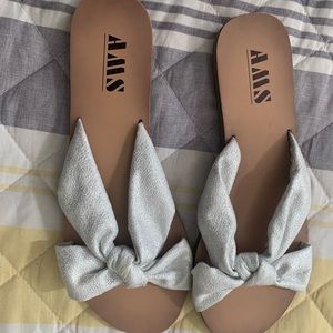 NEW Woman’s Silver Sandals Size 6